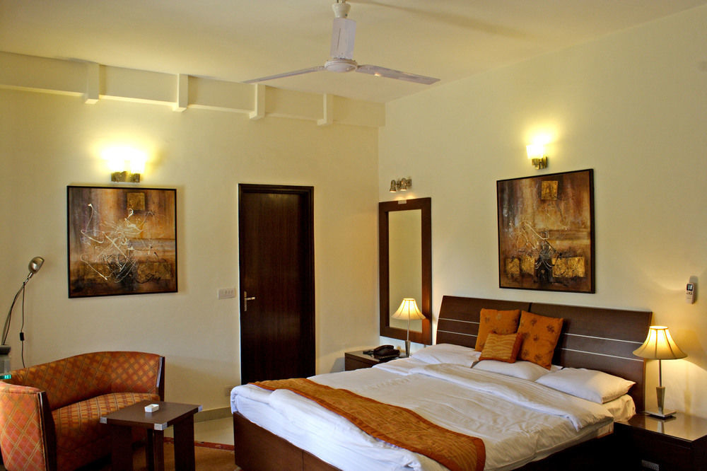 Ahuja Residency Golf Links Hotel New Delhi Ngoại thất bức ảnh